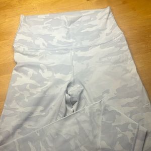 Lululemon Wunder Under leggings size 6